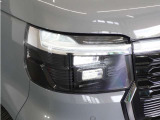 【LEDヘッドライト+デイタイムランニングランプ】主流のLEDヘッドライトに、日中でも他者からの視認性を良くするデイタイムランニングランプ装備!スタイリッシュでかっこよく仕上がっています。