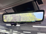 【デジタルインナーミラー】後席の大きな荷物や同乗者で後方が確認しづらい時でも安心!カメラが撮影した車両後方の映像をルームミラー内に表示。クリアな視界で状況の確認が可能です!