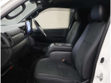 運転席助手席はゆとりがあります★ 足元も大変広々しております。