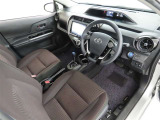 シンプルで使いやすいデザインの運転席です。