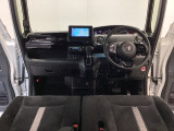 【前方視界】開放的な前方視界!運転がしやすく疲れにくいです♪窓が大きく、見通しがとっても良いおクルマですよ♪