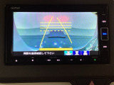 バックでの車庫入れも安心です! リアカメラが付いているバックモニター付のナビを装備しております。操作線もついており距離感も画面から確認できます。