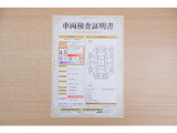 【車輌検査証明書】店頭にてクルマの状態が一目で分かる検査証明書を公開中。トヨタ認定検査員が厳しく査定し、状態を点数と図解で表示しています。修復歴はもちろん、傷やヘコミの箇所や程度がご確認いただけます。