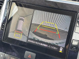 【パノラマモニター】クルマを真上から見下ろした視点で駐車をサポートします!死角からの障害物にいち早く気が付くことができます。