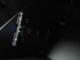 ETC。高速道路を利用する際、ノンストップで料金所を通過できます。別途セットアップ料金がかかります。