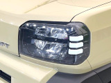 【LEDヘッドライト】悪天候や夜間走行時も良好な視界を確保し安心して運転できる高輝度LEDヘッドライトを装備!点灯速度が早く、消費電力も抑えられています。