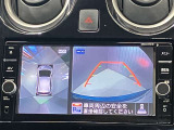 【アラウンドビューモニター】車を上から見下ろしているかのような映像で周囲の状況がひと目で確認、狭い駐車場に駐車するときも安心です♪