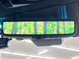 【デジタルインナーミラー】後席の大きな荷物や同乗者で後方が確認しづらい時でも安心!カメラが撮影した車両後方の映像をルームミラー内に表示。クリアな視界で状況の確認が可能です!