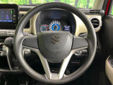 インテリアに合わせたデザインのステアリングは、運転される方のことも考え、運転しやすい形状、大きさです。是非一度、実際に触ってお確かめください。