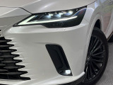 【三眼LEDヘッドライト】スタイリッシュな見た目の三眼LEDヘッドライトを装備♪スタイルだけでなく、夜間の走行も視界良好で安心してお乗りいただけます。