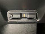 ハンドルの左下にETCがついています。高速道路の料金所の通過も楽々です。 カードの取り出しもしやすい場所についています。