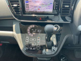操作のし易いオートエアコンです。気温に合わせて車内を快適に保てます。