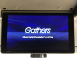 【後席用プルダウンモニター】後ろに乗車している人を飽きさせません♪ テレビやDVDビデオを見ながら楽しいドライブを♪使わない時は格納できますので、ジャマになる事もありません♪