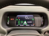 デジタル表示のスピードメーターと安全支援情報、燃費やオドメーターなどの表示の他に、ホンダセンシング機能などの表示もできる多機能なマルチインフォメーション・ディスプレイです。