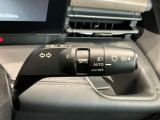 車外の明るさに応じでライトを点灯、消灯してくれるオートライト機能です☆お天気の良い昼間のトンネル走行などオートにしてると便利で安心です☆エンジン停止時にライトの消し忘れも無くなります☆