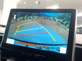 【バックカメラ】駐車時に後方がリアルタイム映像で確認できます。大型商業施設や立体駐車場での駐車時や、夜間のバック時に大活躍!運転スキルに関わらず、今や必須となった装備のひとつです!
