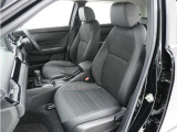 【特別仕様車 BLACK STYLE】コンビシート(プライムスムース&times;ファブリック〈ブラックステッチ〉)。室内は、シートクリーニングや各部の徹底した清掃を実施し、消臭・除菌処理を行っています♪