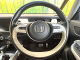 【純正革巻きステアリング】上質な革を使用することで、手にしっかり馴染みとても運転しやすいハンドルです♪