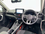 上質で落ち着いた印象のインパネ。視界も広々で運転しやすいです。