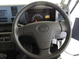prevnext快適な操作性の運転席、ハンドルも綺麗に清掃済みです。もちろん安全を守るエアバッグも装備しているので安心してお乗りいただけます