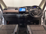 【前方視界】開放的な前方視界!運転がしやすく疲れにくいです♪窓が大きく、見通しがとっても良いおクルマですよ♪