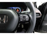 Hondaセンシングの機能のひとつ、アダプティブクルーズコントロール付!アクセルから足を離しても設定したスピードと前車との車間を保ち走行してくれます!車線維持もアシスト☆高速道路で疲労軽減ですね☆
