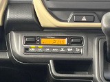 【オートエアコン】一度お好みの温度に設定すれば、車内の温度を検知し風量や温度を自動で調整。暑い&hellip;寒い&hellip;と何度もスイッチ操作をする必要はありません。快適な車内空間には必須の機能ですね♪