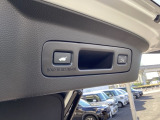 ハンズフリーアクセスパワーテールゲートは、足先をかざすだけで開閉でき、荷物で手がふさがっている時も便利。予約クローズ機能により、離れると自動で閉まるため、積み込み後もスムーズに移動できます。