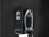 ◆スマートキー◆カギをバッグやポケットに入れたままでもドアロックの開閉ができる『スマートキー』付き!雨天や暗くなってもカギを取り出す必要がなくドアの開錠&エンジンも始動できます