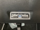 ハンドルの右下にETCがついています。高速道路の料金所の通過も楽々です!。 カードの取り出しもしやすい場所についています。