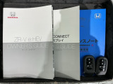 スマートキーは鍵をバッグに入れたままでもドアロックの開閉やエンジンのON・OFFができます。夜間や雨の日も鍵を探さなくて良いので便利です。