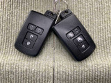 手荷物が多いときでも、スマートキーをバッグやポケットに携帯していれば、キーを取り出すことなくドアの解錠・施錠ができます
