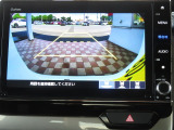 ギヤをRに入れるとナビの画面に後ろの映像が映るリヤカメラ付!後退時の安全確認やコンディションの悪い視界でもカラーバックモニターがドライバーをサポート☆☆☆