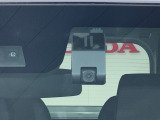 先進の安全運転支援システム、HondaSENSINGがもたらす、より高い安心と快適性です。ドライブレコーダー付きで、万が一の場合でも安心です。