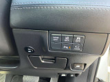 【パーキングセンサー】障害物などが車両に近づいた際に、音と画面表示にてお知らせしてくれます。警告音も段階的に鳴ってくれるので、どのくらいの近さなのか感覚的に察知することが出来ます♪