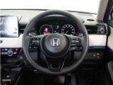 【本革巻きステアリング+ステアリングヒーター】ステアリングは運転中、常に触れる部分。しっとりとした上質な触れ心地がドライブ体験を彩ります。ハンドルヒーターも加わり、冬の冷たさも解決です♪