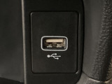 【USBポート】USBポートも装備されています♪スマートフォンのオーディオに連携も可能です。今や欠かせない装備の一つです!