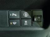 パーキングセンサーや横滑りを防ぐVSA等のスイッチ類は運転席の右側、手の届きやすい位置にあります。