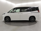 両側パワースライドドア付きだから、狭い駐車スペースなどでの 乗り降りラクラク!小さなお子さまのいるご家庭には嬉しい装備。