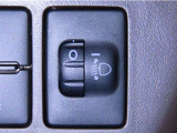 ヘッドランプの光軸調整ダイヤルを装備しております。