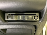 ハンドルの右下にETC(社外品)がついています。高速道路の料金所の通過も楽々です!。 カードの取り出しもしやすい場所についています。