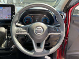 ステアリングスイッチ搭載!ハンドルひとつで手を離さなくても運転中視線をそらさなくても操作が出来て便利です。