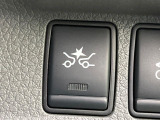 【エマージェンシーブレーキ】走行中に前方の車両等を認識し、衝突しそうな時は警報とブレーキで衝突回避と被害軽減をアシスト。より安全にドライブをお楽しみいただけます。