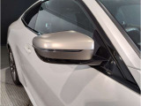 【BMWミラー】視認性の高いスタイリッシュなミラー。自動防眩機能も付いており夜間のドライビングをサポートします。