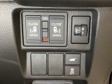 両側電動スライドドアは運転席から操作ができるよう、操作スイッチが付いています。Hondaセンシング用のVSA(ABS+TCS+横滑り抑制)解除スイッチなどもあります。
