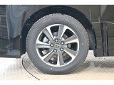 純正なので車に似合うデザインになっていますね。スタッドレスタイヤもご相談下さい。