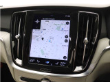 9インチのタッチスクリーン式センターディスプレイは直感的な操作性を実現。手袋を着用したまま扱えるほど応答性に優れ、映り込みを抑える特殊コートにより外光の影響は最小限に抑えられています。