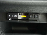 ◆ETC2.0装着◆進化したドライブ体験。料金収受システムだけだったETCが生まれ変わって、高速道路を賢く使うETC2.0に進化しました。多彩な情報サービスが便利で快適なドライブ体験を提供します。