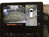 パノラミックビューモニター付きです。車両を上から見たような映像をディスプレイオーディオ画面に表示。運転席からの目視だけでは見にくい、車両周辺の状況をリアルタイムでしっかり確認できます。
