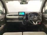 【前方視界】開放的な前方視界!運転がしやすく疲れにくいです♪窓が大きく、見通しがとっても良いおクルマですよ♪